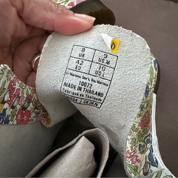 Dr. Martens x Liberty London 1460 LIberty Flower Leather Boots - Picture 6 of 9